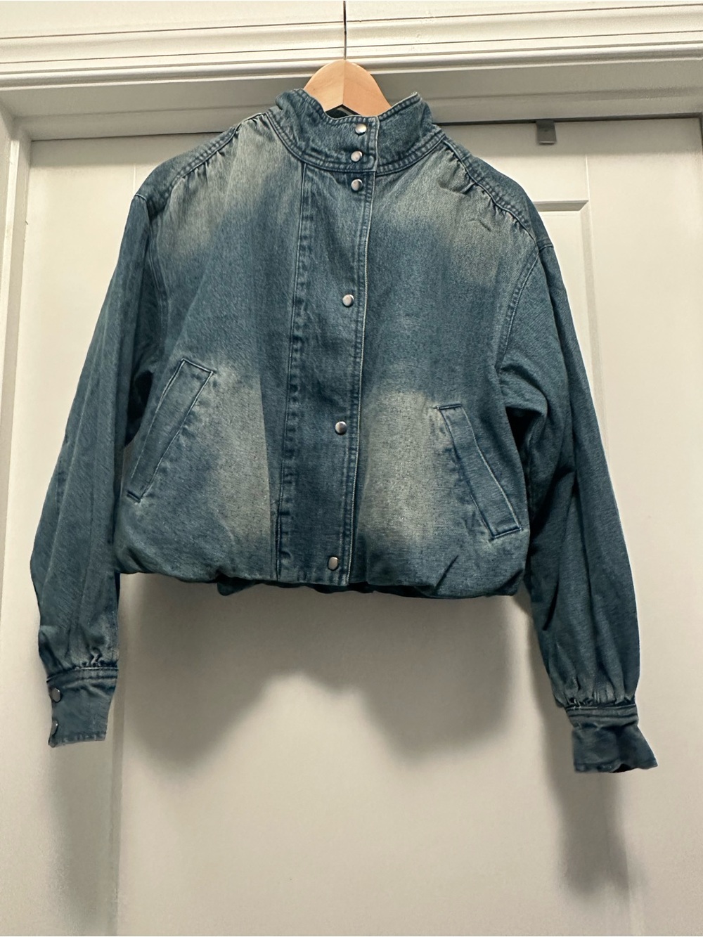 💙 NWT! THREAD & SUPPLY Oversized Medium Wash Denim Bomber Jacket - Size Small
